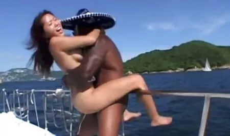 Белите панталони на Стейси са само porno klipove hd за басейна.