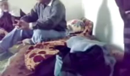 Младите филми с лесбийки немски студенти убеждават Поп